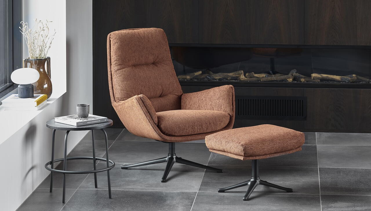 Black November: August of Ibsen gratis footstool August fauteuil