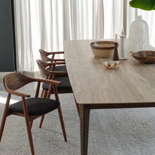 Travertin eettafel met houten onderstel